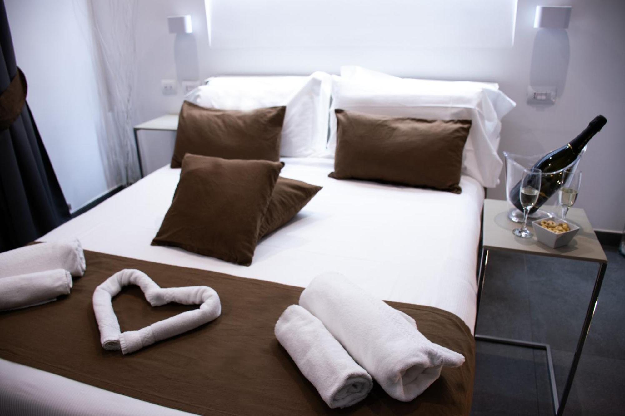 Megaris Luxury Suite Rooms Napoli Exterior foto